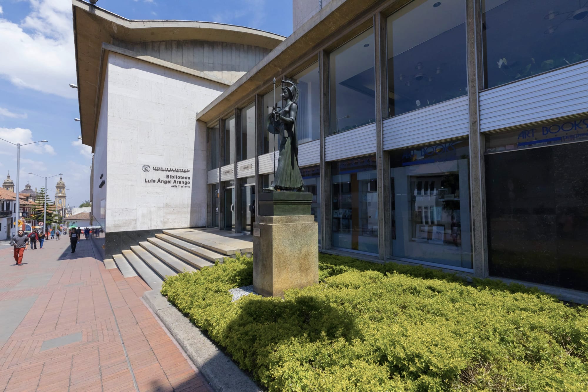 La Biblioteca Luis Ángel Arango, una de las bibliotecas de Colombia que deberías visitar | Colombia Travel