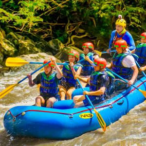 Foto de rafting en el río Fonce