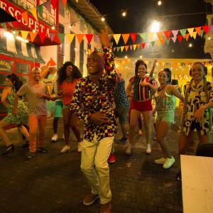 Grupo de personas bailando en la Feria de Cali