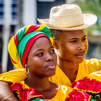 A cor, a dança e a alegria da cultura colombiana estão representadas em expressões artísticas tais como: cinema, literatura e teatro, que conseguem mobilizar tanto o público local quanto o estrangeiro