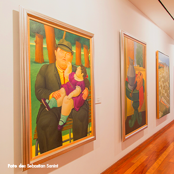 A capital colombiana oferece aos seus moradores e visitantes espaços tais como: galerias, cafés, choperias e lugares onde é possível desfrutar da cultura e respirar a arte que esta cidade exala