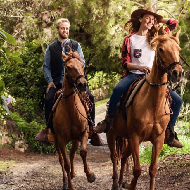 A couple enjoys nature riding. Learn about equestrian tourism in Colombia.