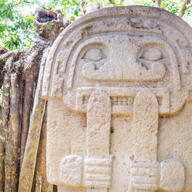 Escultura funeraria del Bosque de las Estatuas de San Agustín